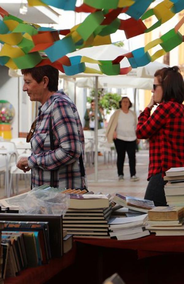 Mercadillo solidario con ACNUR: acércate u organiza uno para conseguir ayuda
